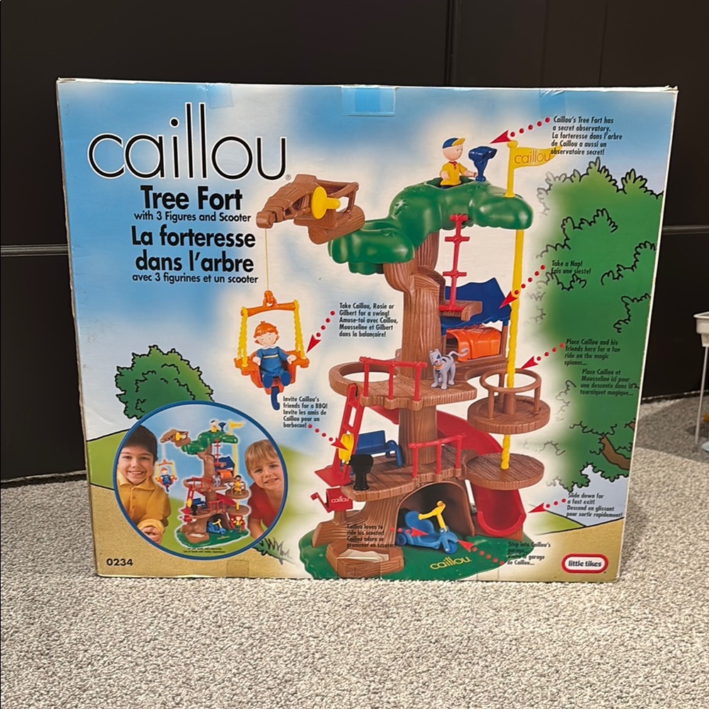Caillou Tree Fort with 3 figures and Scooter - Picture 3 of 4